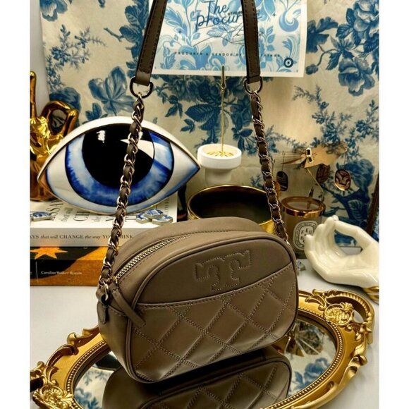 Tory Burch Handbags - 🆕 TORY BURCH 🧿 NWOT Savannah Chain Link Camera Bag, French Gray AUTHENTICATED